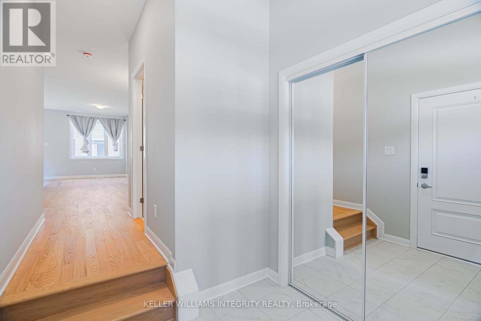 












96 OSLER STREET E

,
Ottawa,




Ontario
K2W0K8

