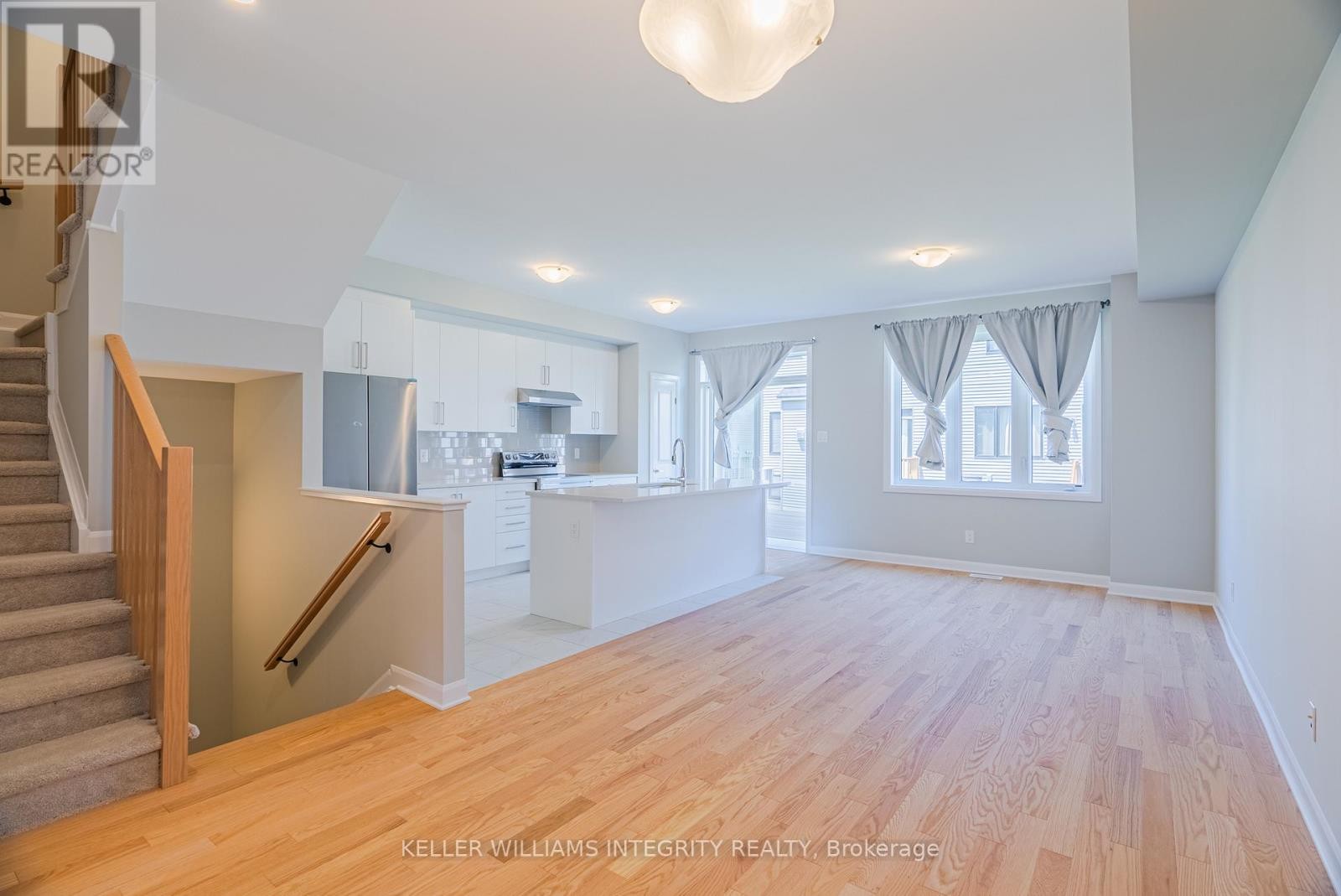 












96 OSLER STREET E

,
Ottawa,




Ontario
K2W0K8

