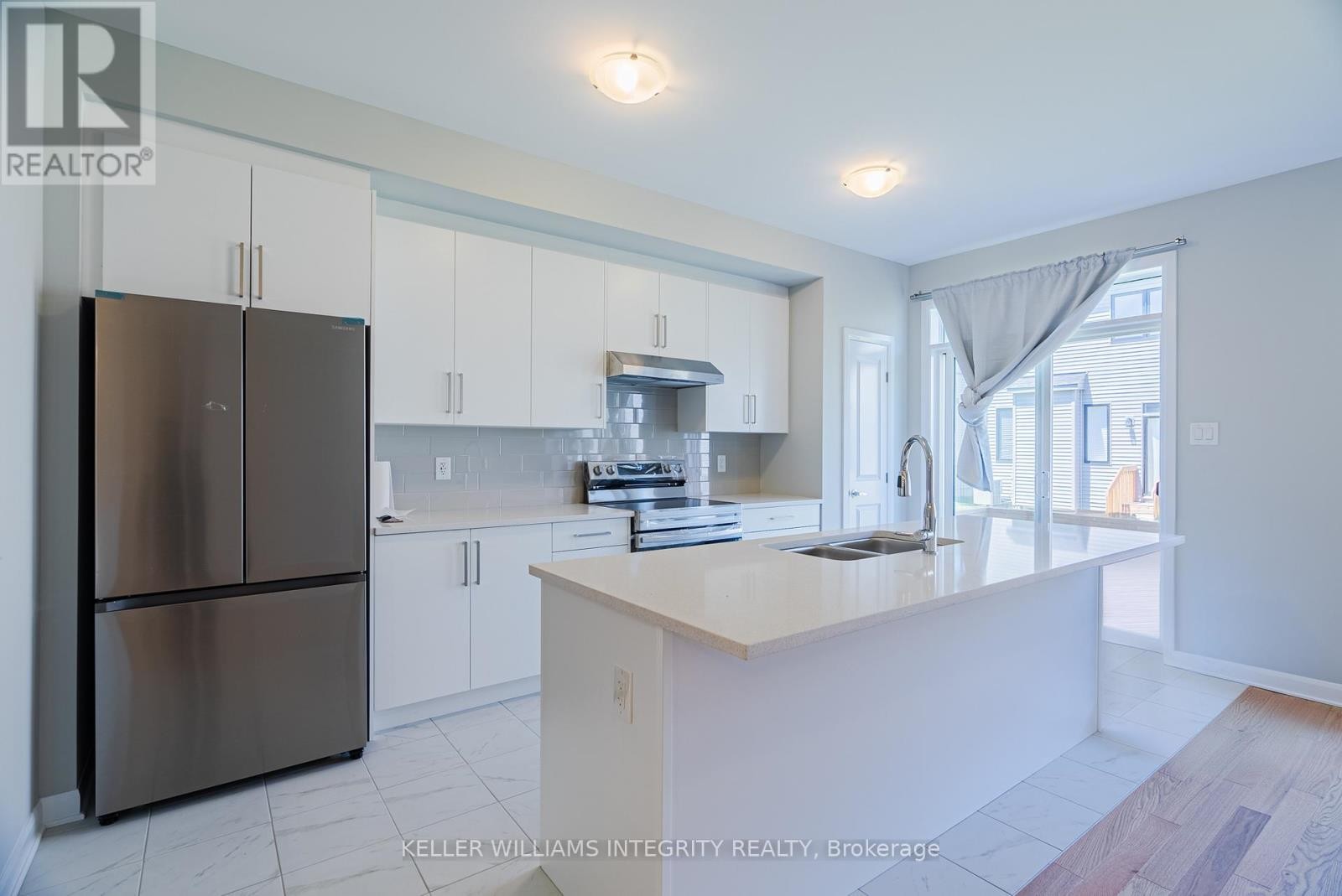 












96 OSLER STREET E

,
Ottawa,




Ontario
K2W0K8

