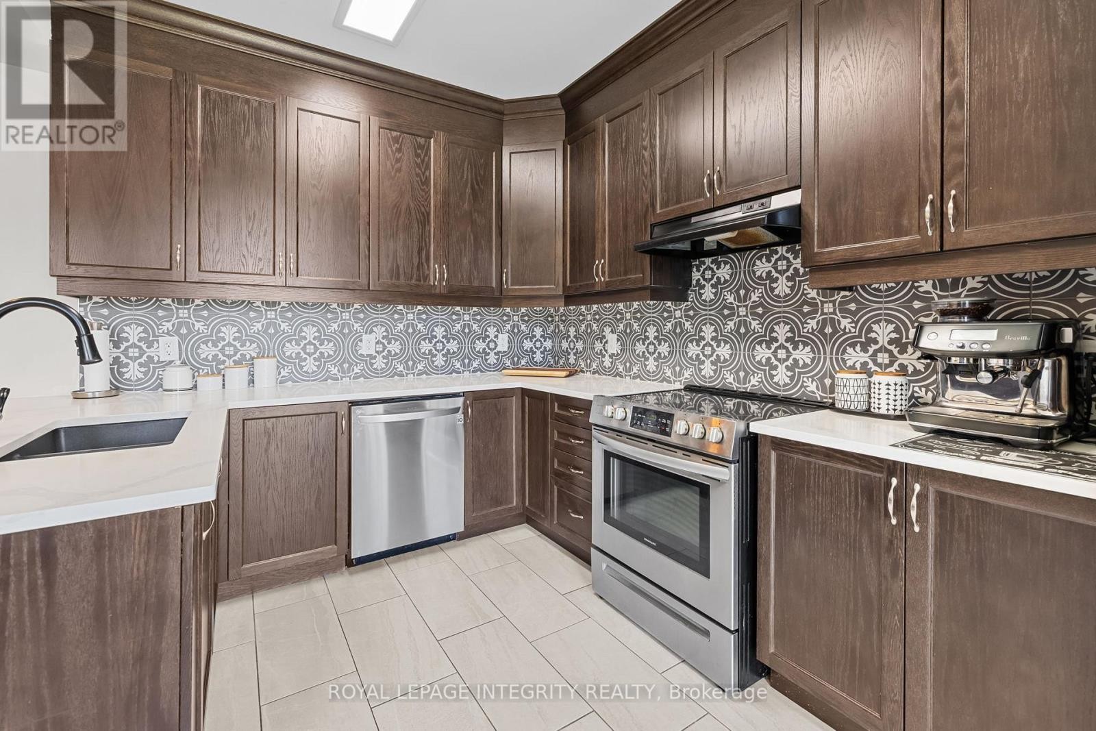 












568 COPE DRIVE

,
Ottawa,




Ontario
K2V0N8

