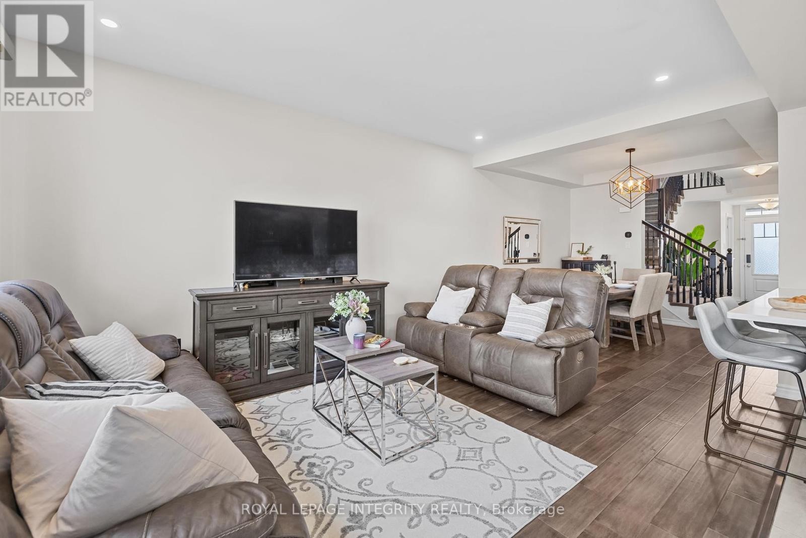 












568 COPE DRIVE

,
Ottawa,




Ontario
K2V0N8

