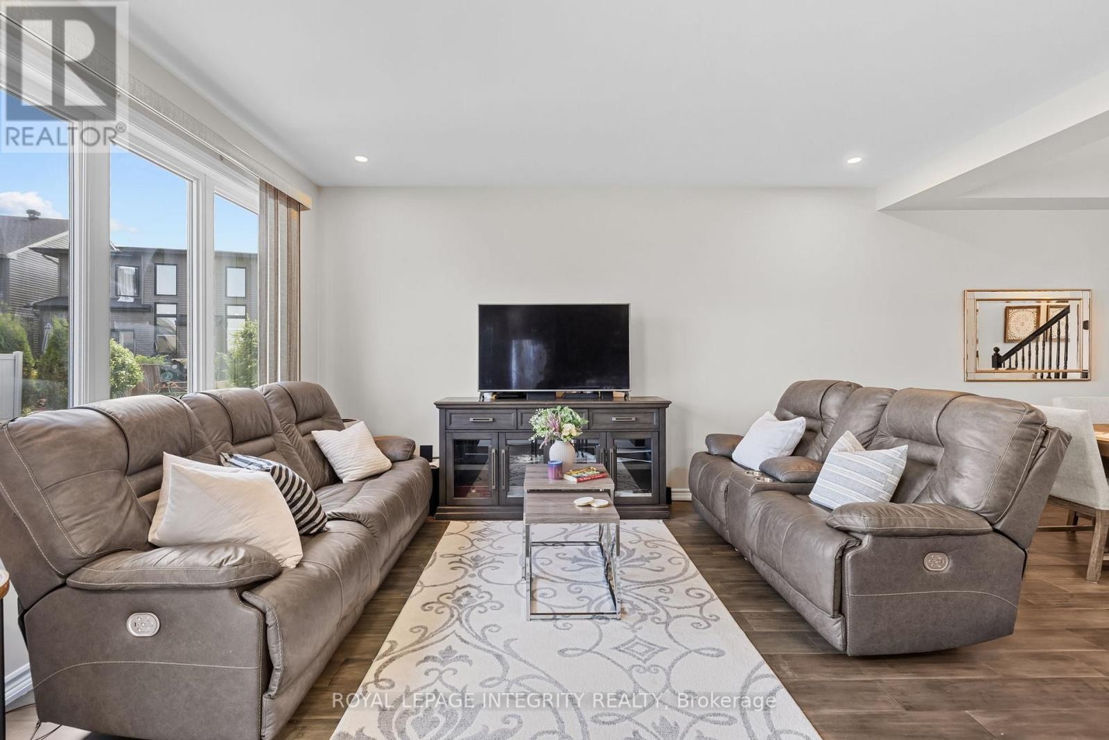 












568 COPE DRIVE

,
Ottawa,




Ontario
K2V0N8

