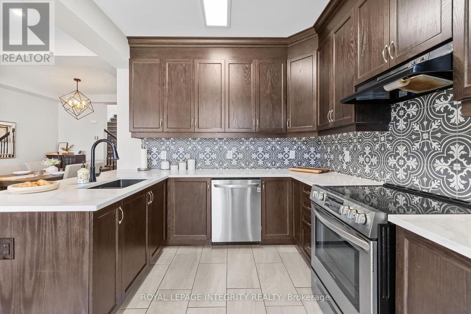 












568 COPE DRIVE

,
Ottawa,




Ontario
K2V0N8

