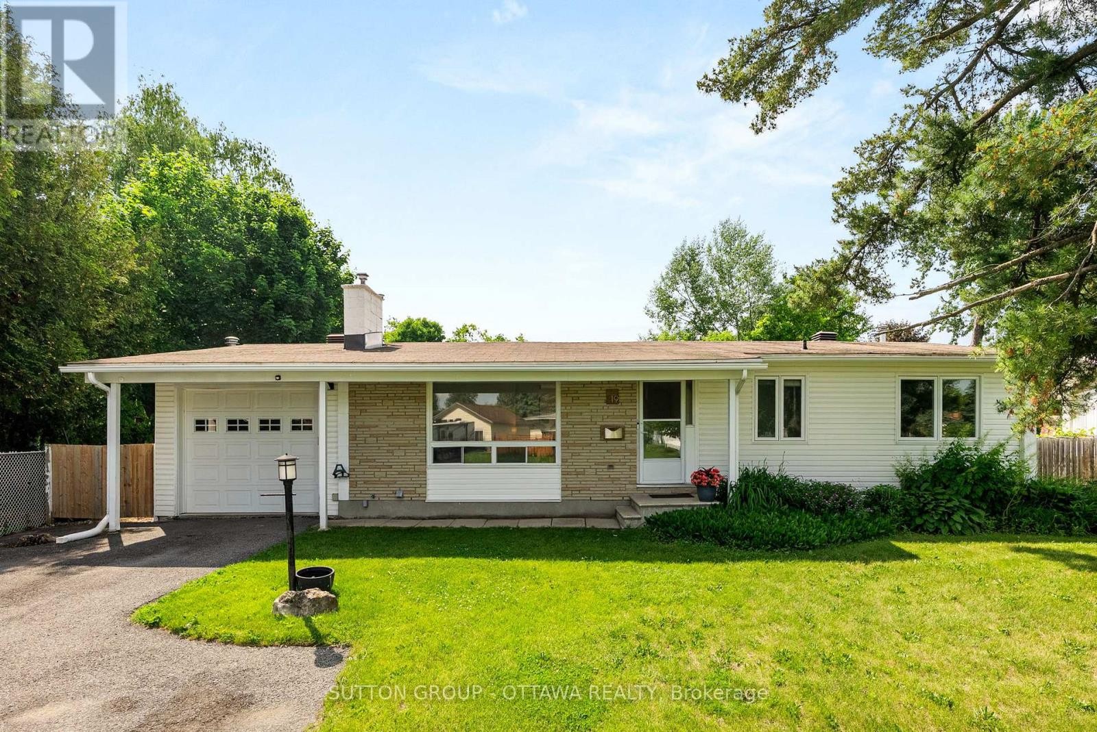 












19 DONLAND AVENUE

,
Ottawa,




Ontario
K2G3A4

