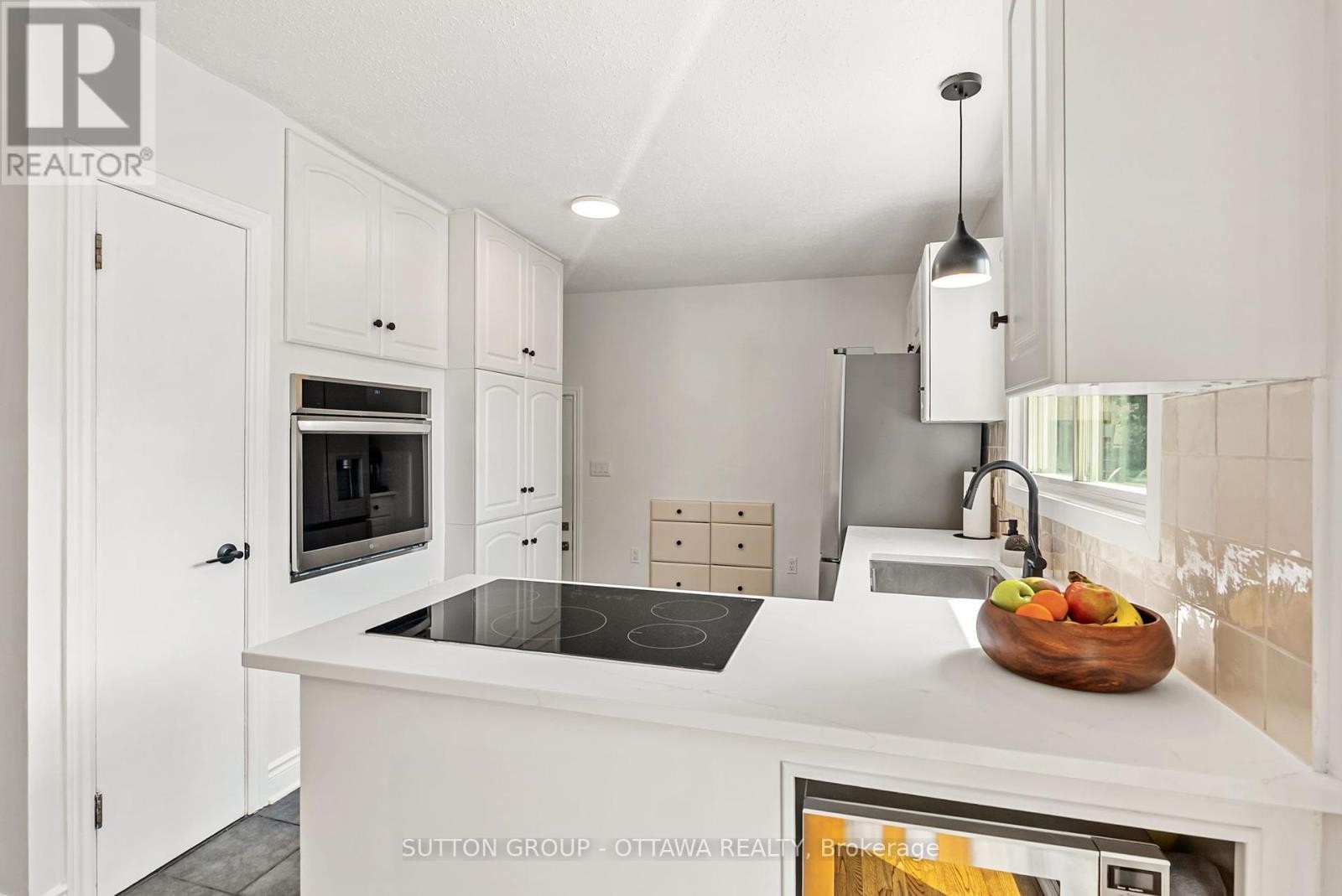 












19 DONLAND AVENUE

,
Ottawa,




Ontario
K2G3A4

