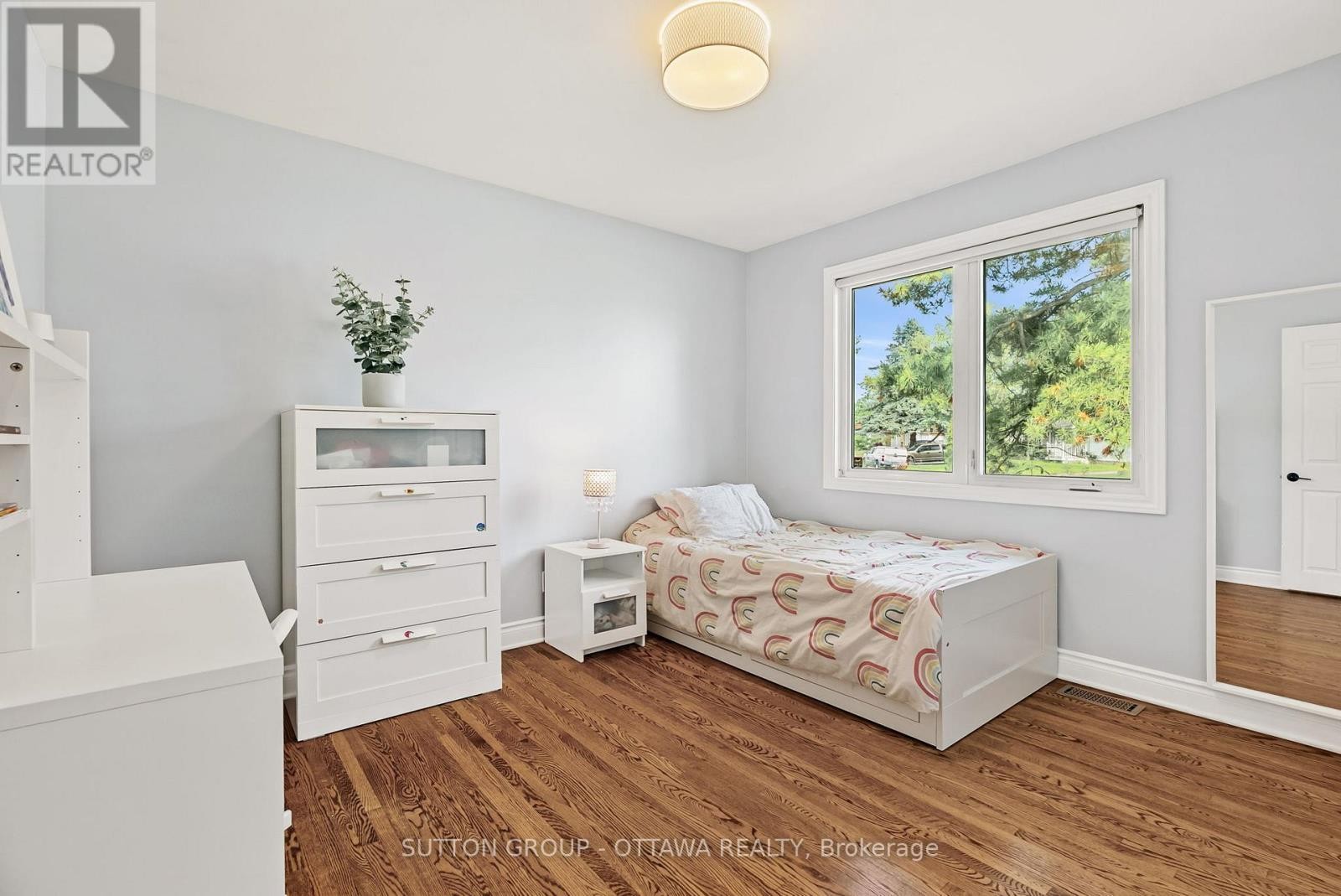 












19 DONLAND AVENUE

,
Ottawa,




Ontario
K2G3A4

