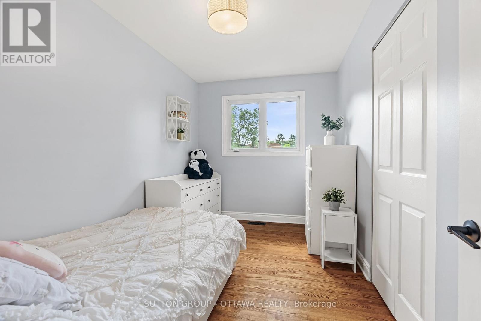 












19 DONLAND AVENUE

,
Ottawa,




Ontario
K2G3A4


