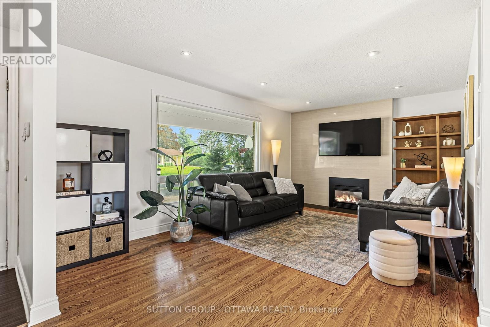 












19 DONLAND AVENUE

,
Ottawa,




Ontario
K2G3A4

