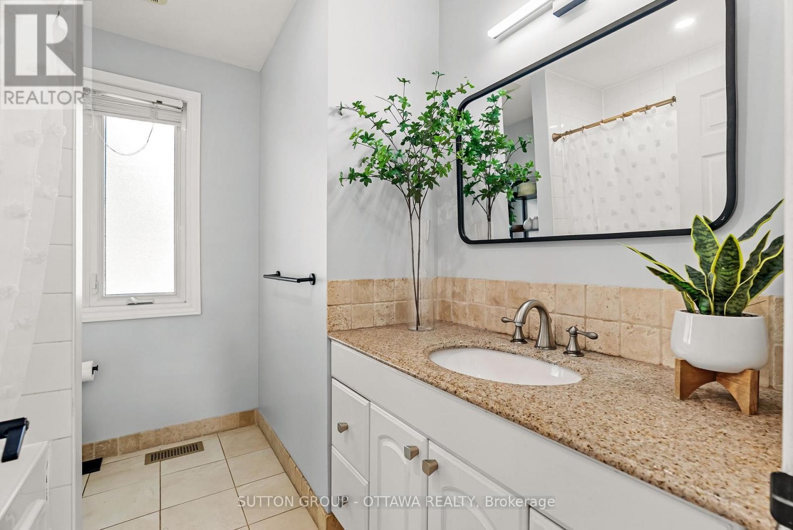 












19 DONLAND AVENUE

,
Ottawa,




Ontario
K2G3A4

