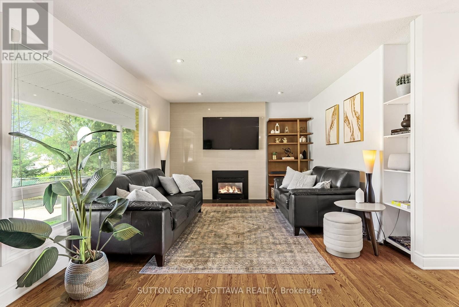 












19 DONLAND AVENUE

,
Ottawa,




Ontario
K2G3A4

