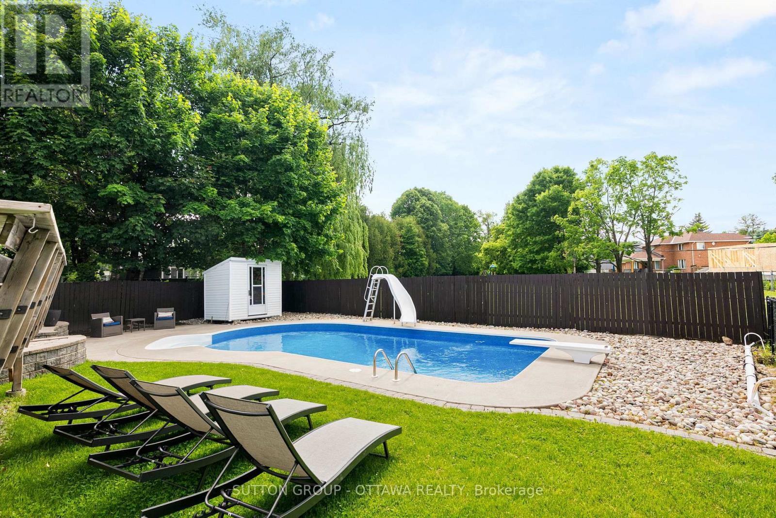 












19 DONLAND AVENUE

,
Ottawa,




Ontario
K2G3A4


