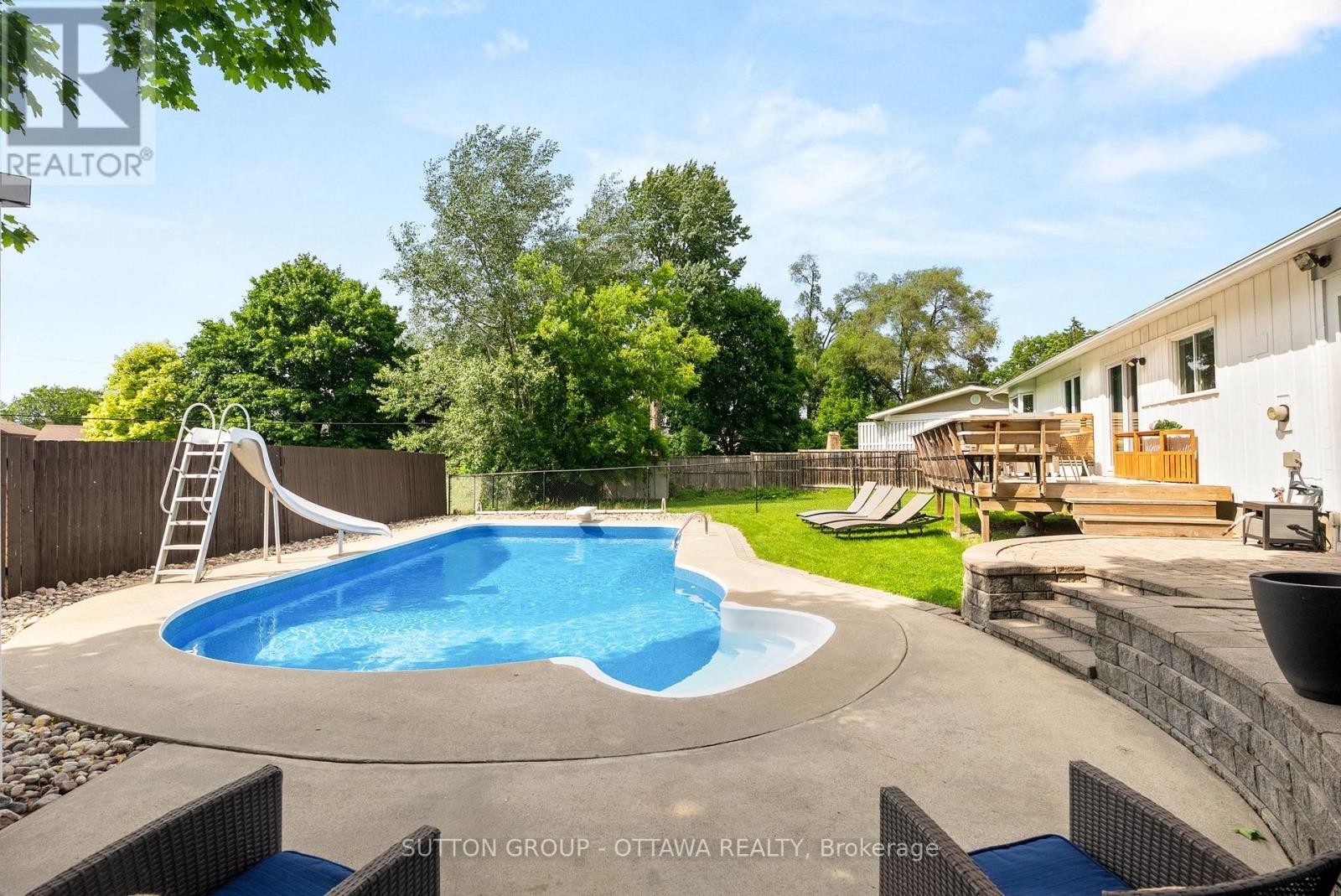 












19 DONLAND AVENUE

,
Ottawa,




Ontario
K2G3A4

