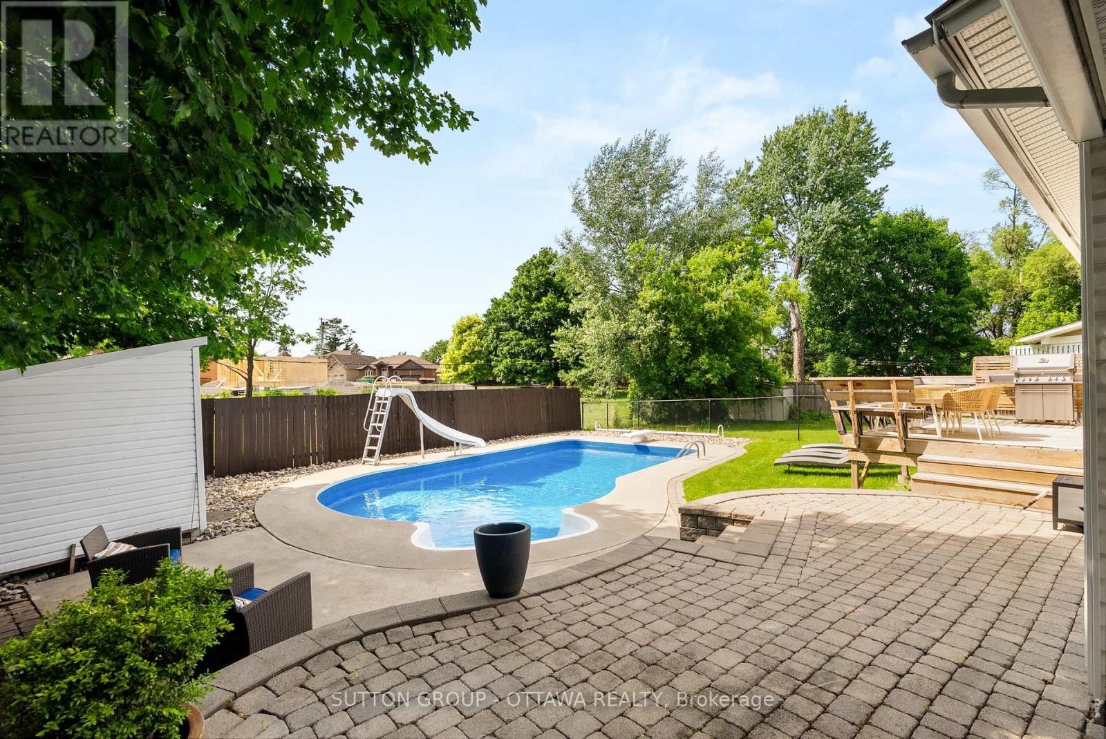 












19 DONLAND AVENUE

,
Ottawa,




Ontario
K2G3A4

