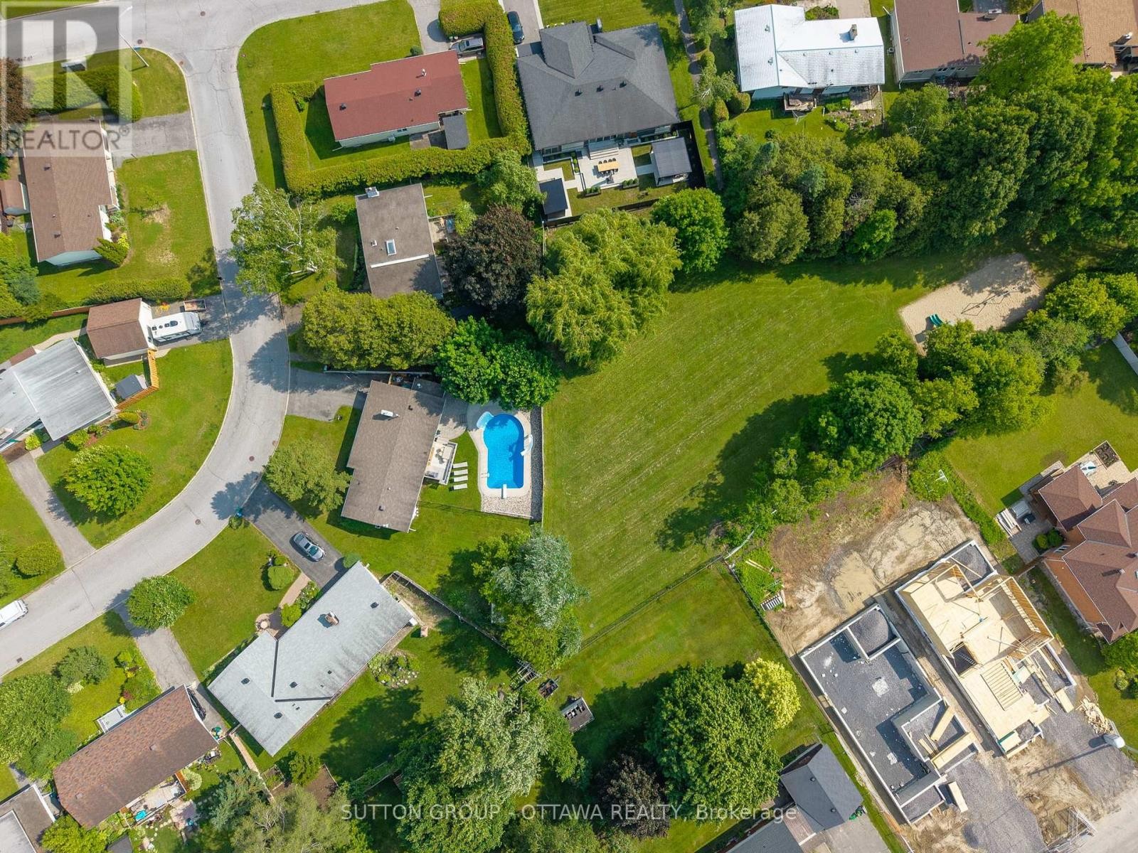 












19 DONLAND AVENUE

,
Ottawa,




Ontario
K2G3A4

