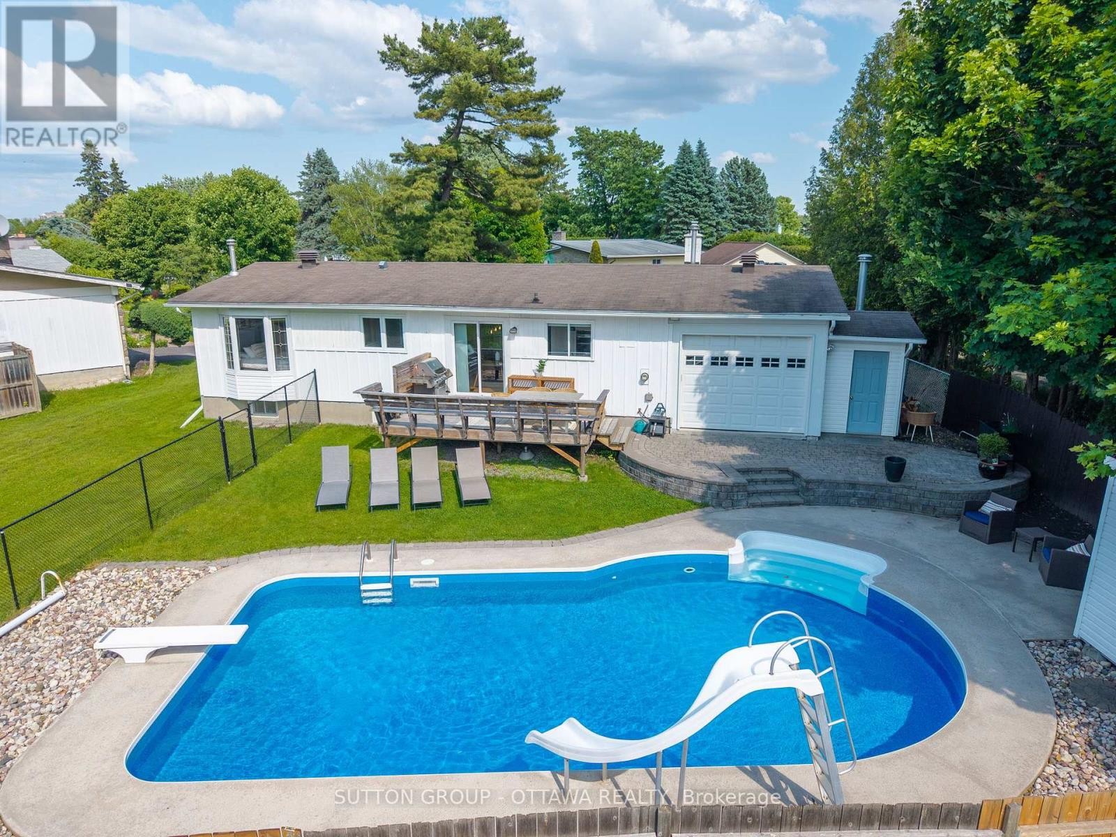 












19 DONLAND AVENUE

,
Ottawa,




Ontario
K2G3A4

