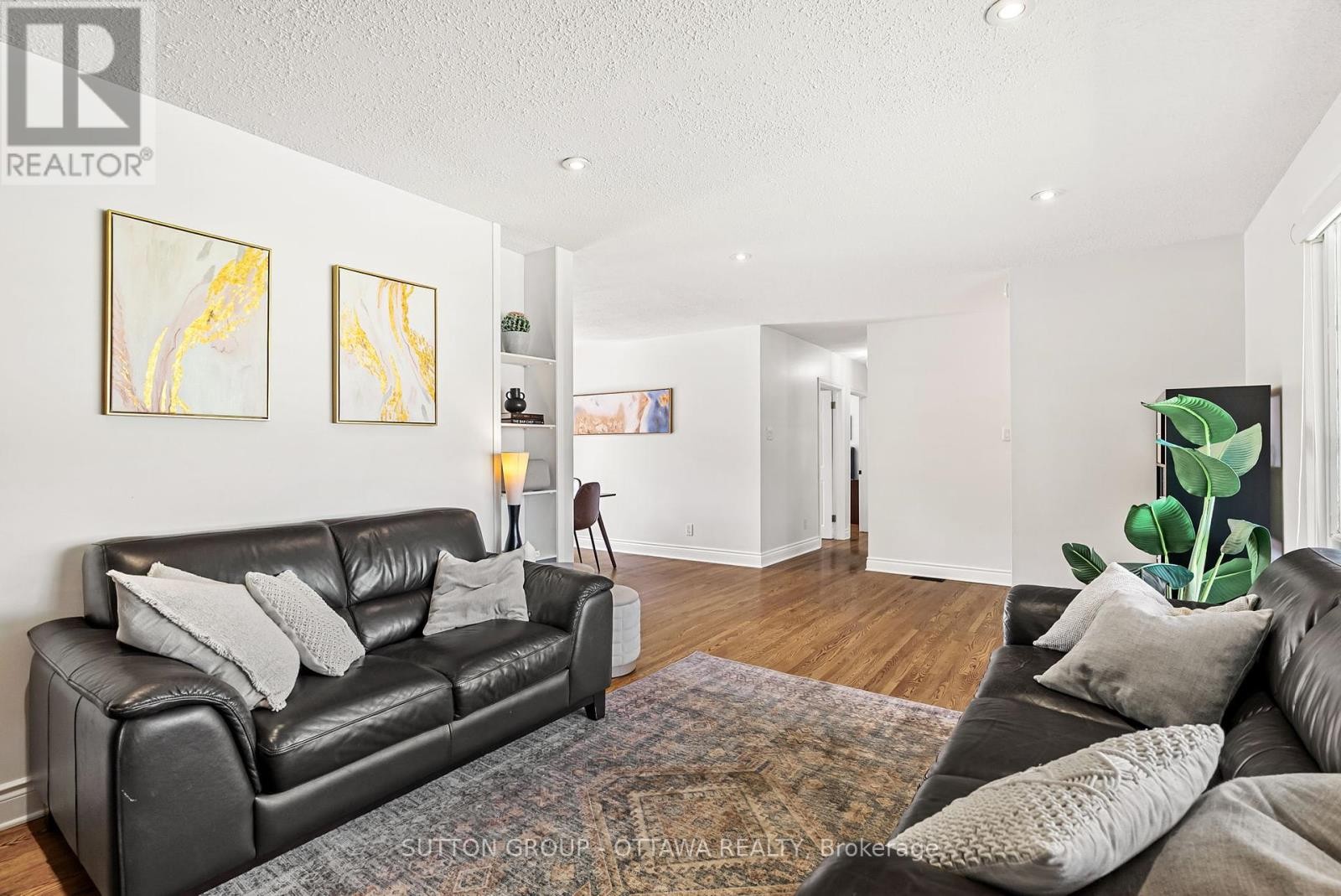 












19 DONLAND AVENUE

,
Ottawa,




Ontario
K2G3A4

