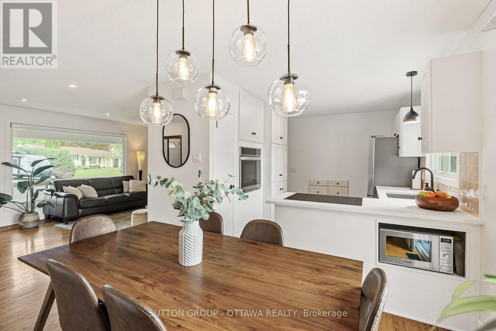












19 DONLAND AVENUE

,
Ottawa,




Ontario
K2G3A4

