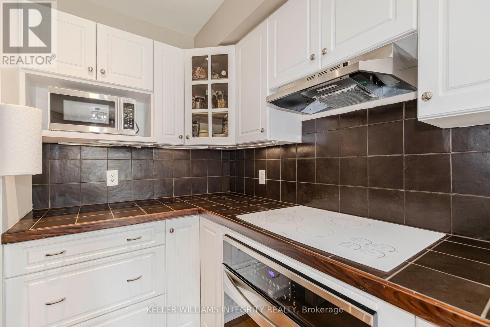 












336 QUETICO PRIVATE

,
Ottawa,




Ontario
K2J0E5


