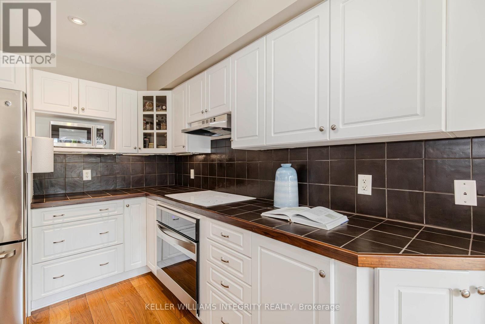 












336 QUETICO PRIVATE

,
Ottawa,




Ontario
K2J0E5

