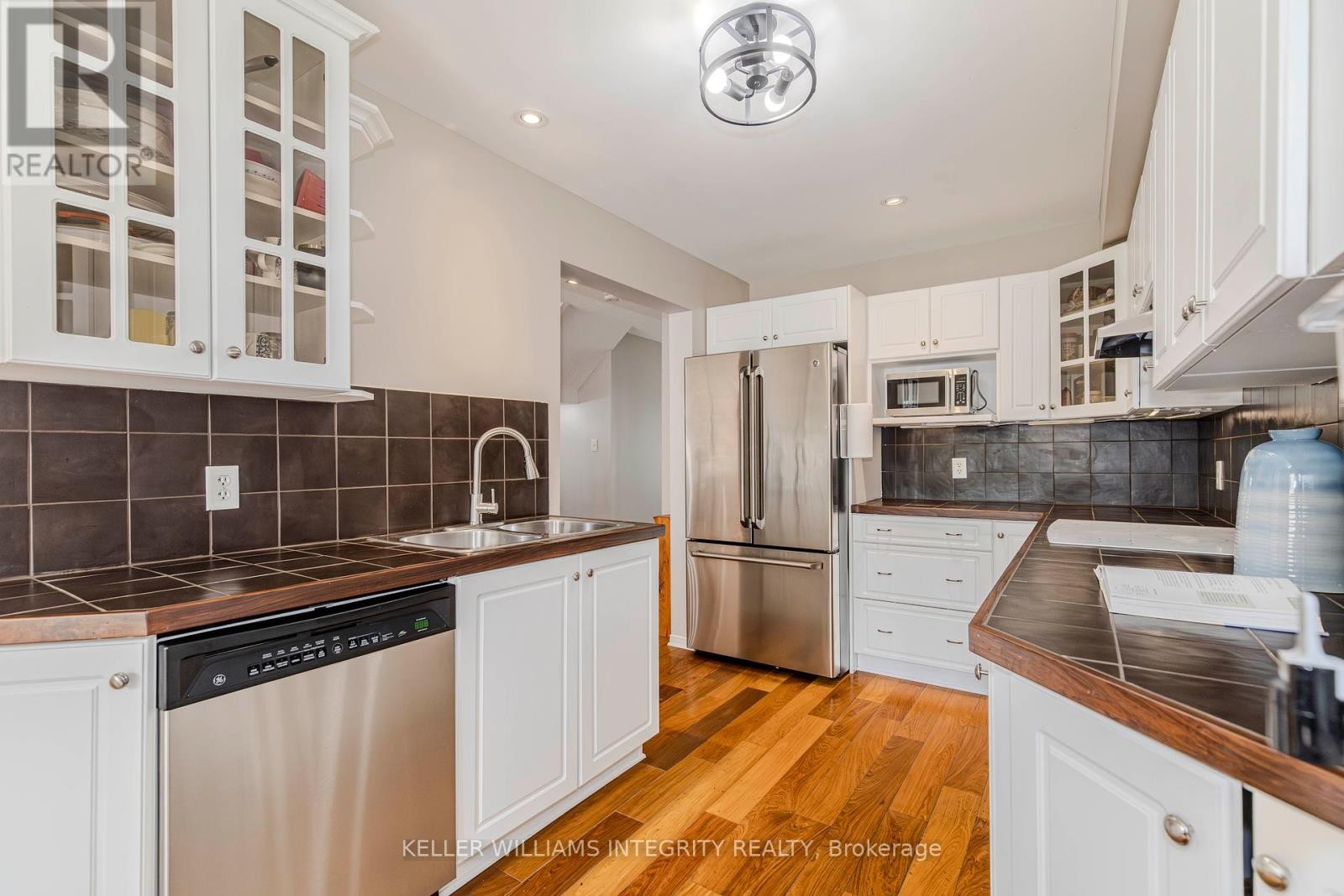 












336 QUETICO PRIVATE

,
Ottawa,




Ontario
K2J0E5

