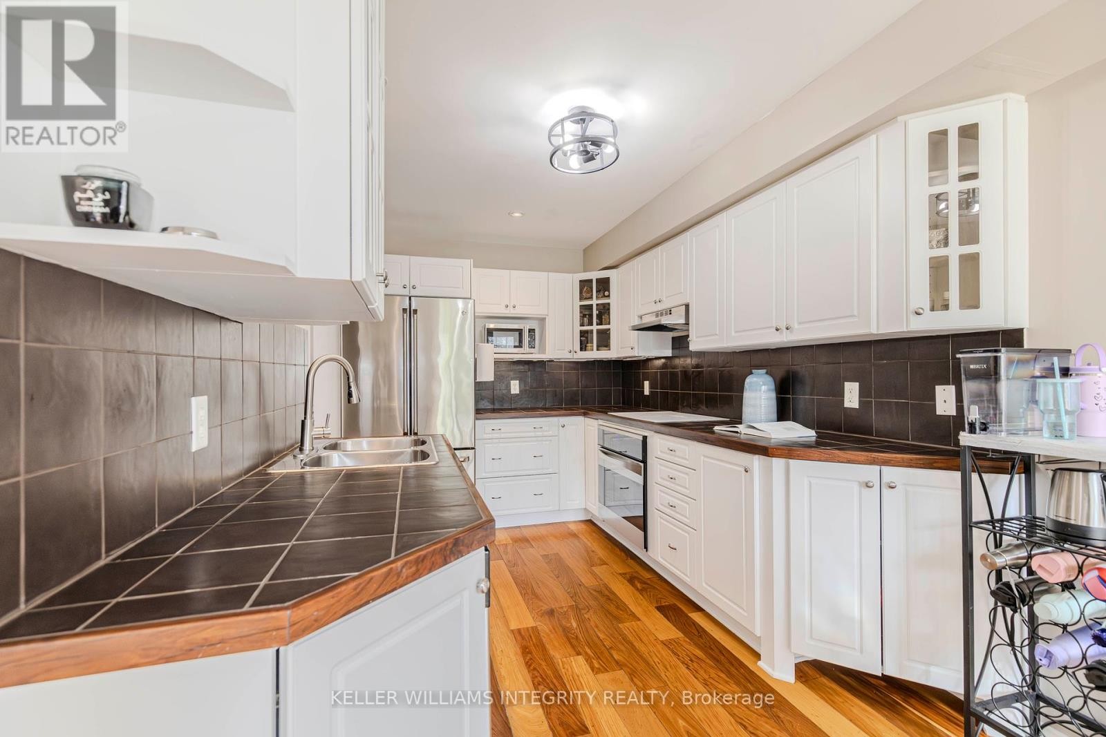 












336 QUETICO PRIVATE

,
Ottawa,




Ontario
K2J0E5


