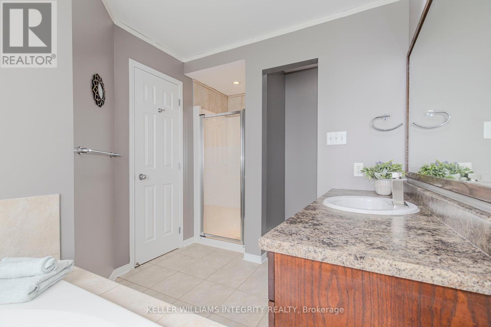 












336 QUETICO PRIVATE

,
Ottawa,




Ontario
K2J0E5

