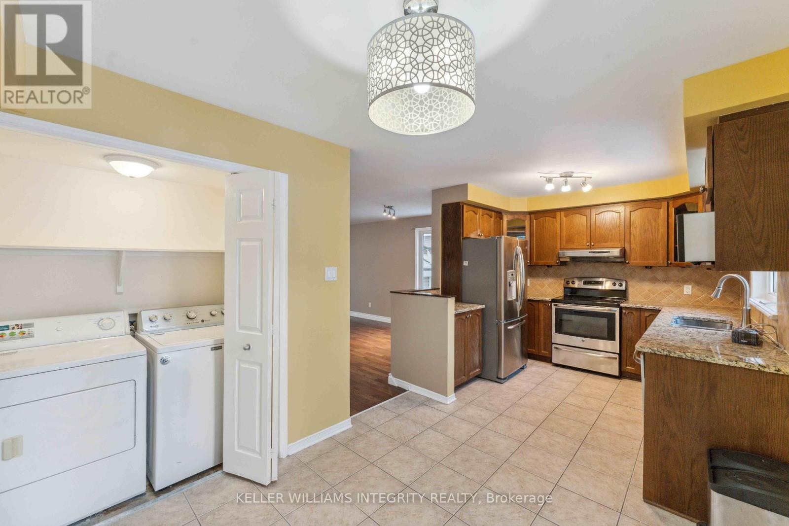 












562 REARDON

,
Ottawa,




Ontario
K1V2L1

