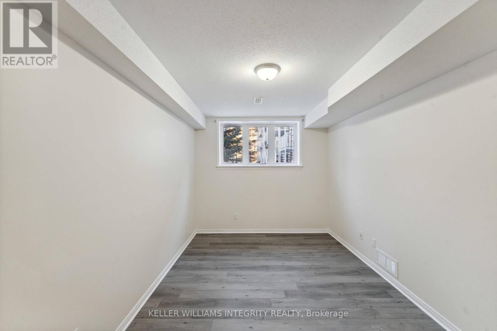 












562 REARDON

,
Ottawa,




Ontario
K1V2L1

