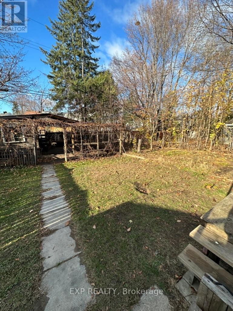 












954 FISHER AVENUE

,
Ottawa,




Ontario
K1Z6P4

