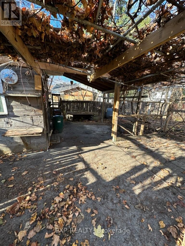 












954 FISHER AVENUE

,
Ottawa,




Ontario
K1Z6P4

