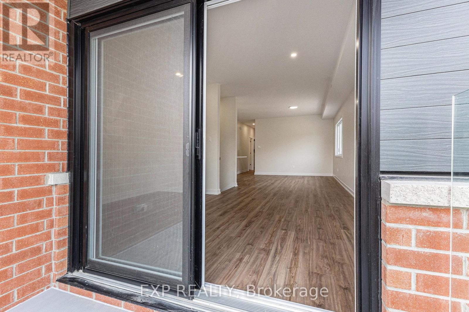 












203 - 897 LAURIER STREET

,
Clarence-Rockland,




Ontario
K4K1E3

