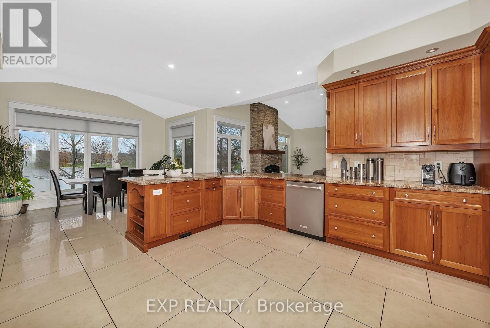 












6703 SUNCREST DRIVE

,
Ottawa,




Ontario
K4P0B4

