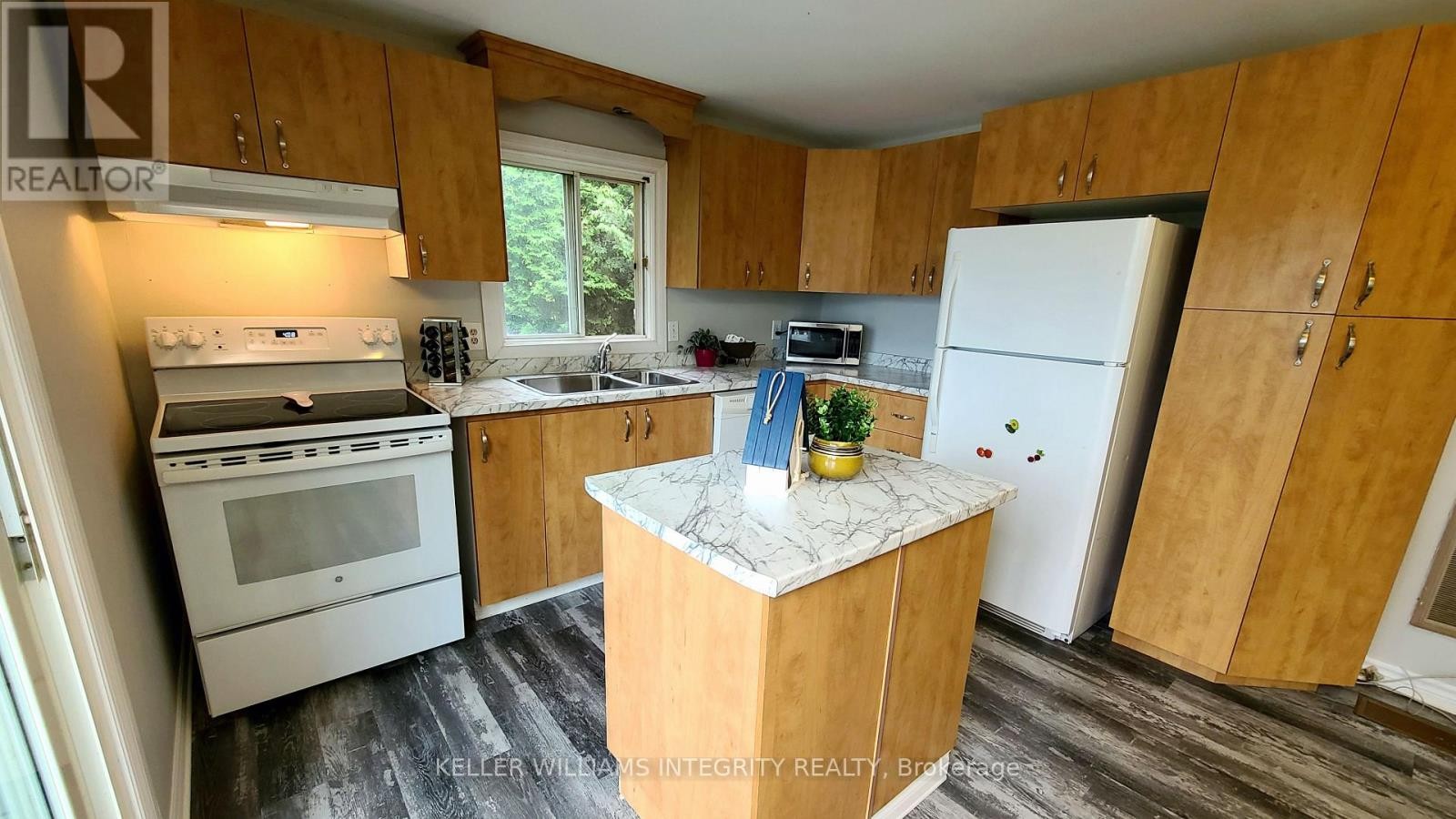 












61 LECLAIR ROAD W

,
Alfred and Plantagenet,




Ontario
K0B1L0

