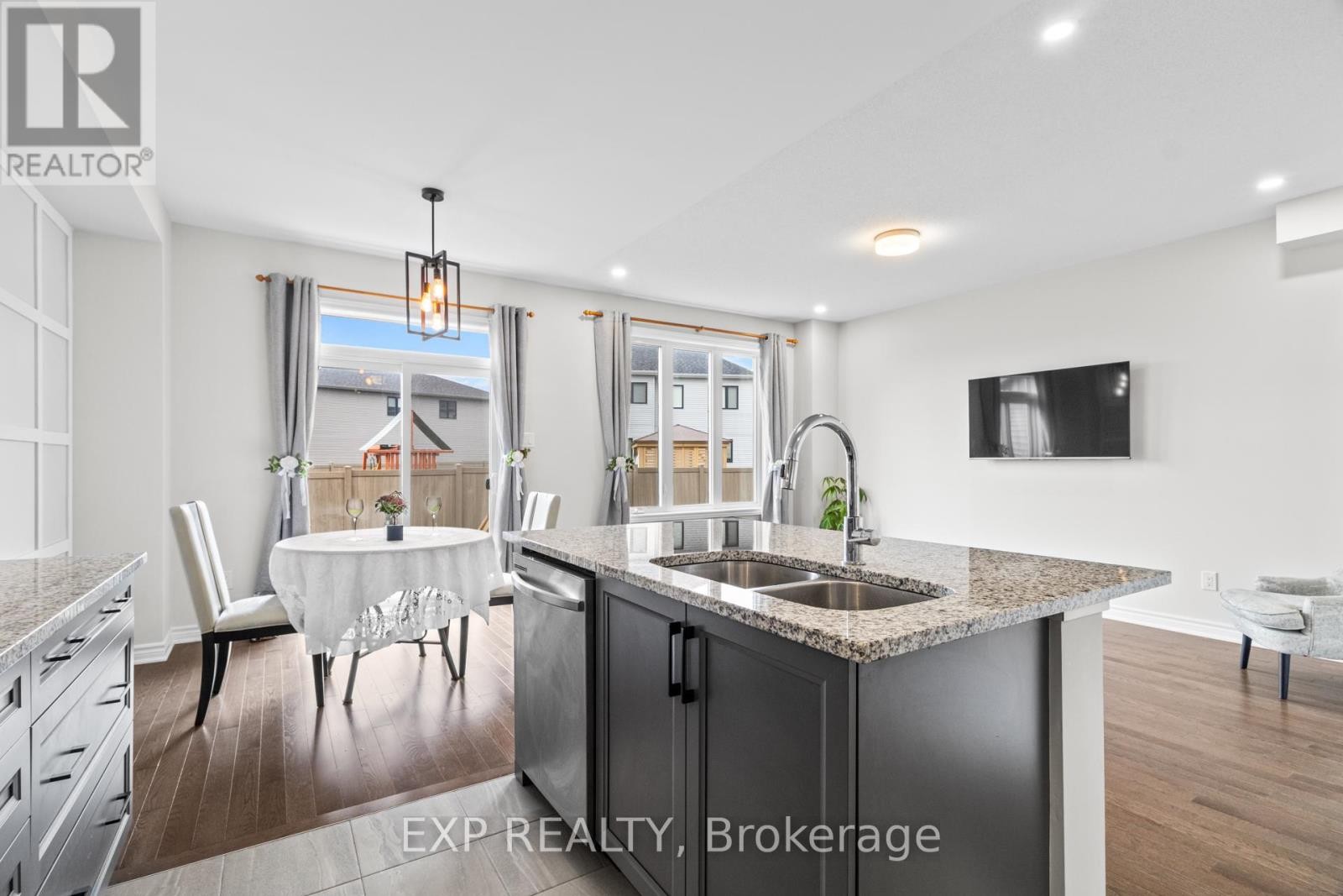 












560 FLAGSTAFF DRIVE

,
Ottawa,




Ontario
K2J6W1

