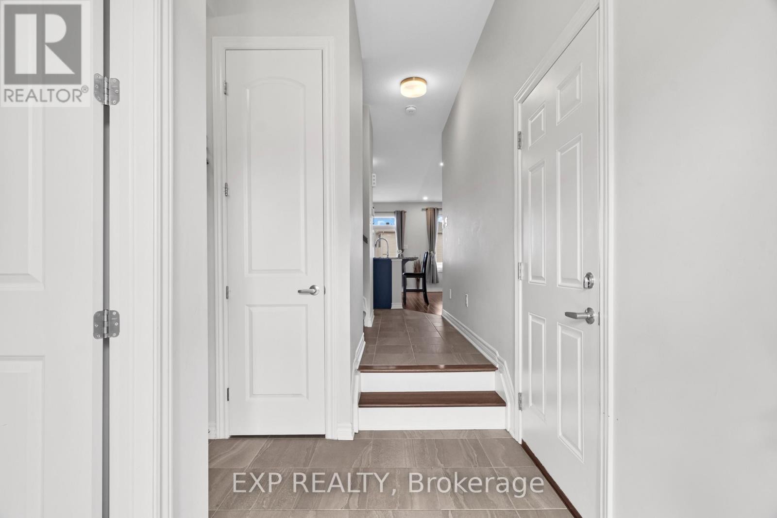 












560 FLAGSTAFF DRIVE

,
Ottawa,




Ontario
K2J6W1

