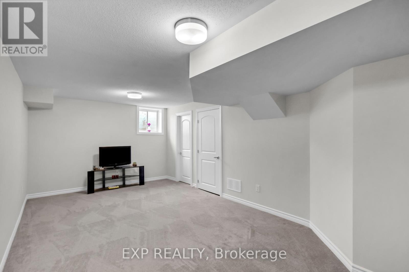 












560 FLAGSTAFF DRIVE

,
Ottawa,




Ontario
K2J6W1


