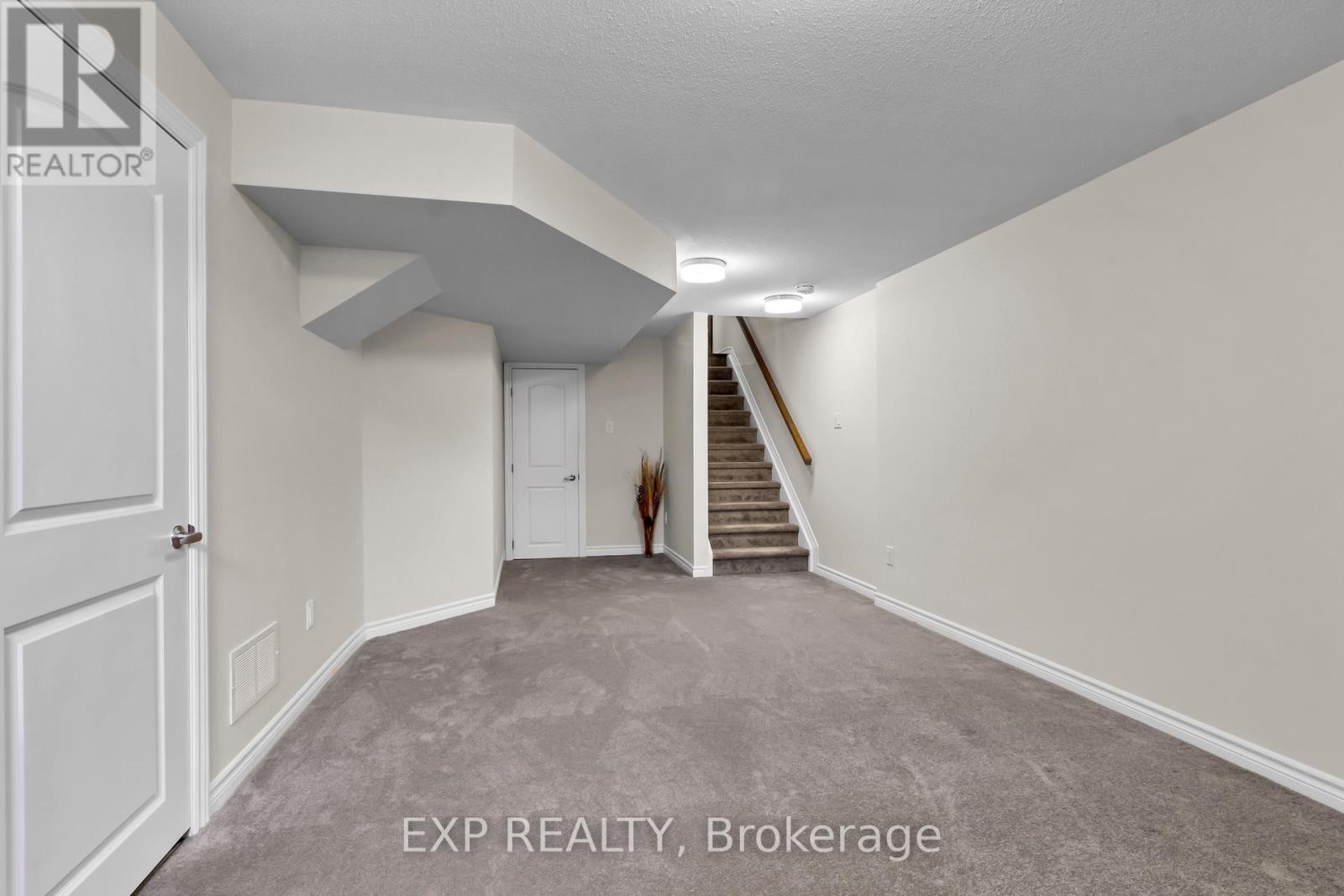 












560 FLAGSTAFF DRIVE

,
Ottawa,




Ontario
K2J6W1

