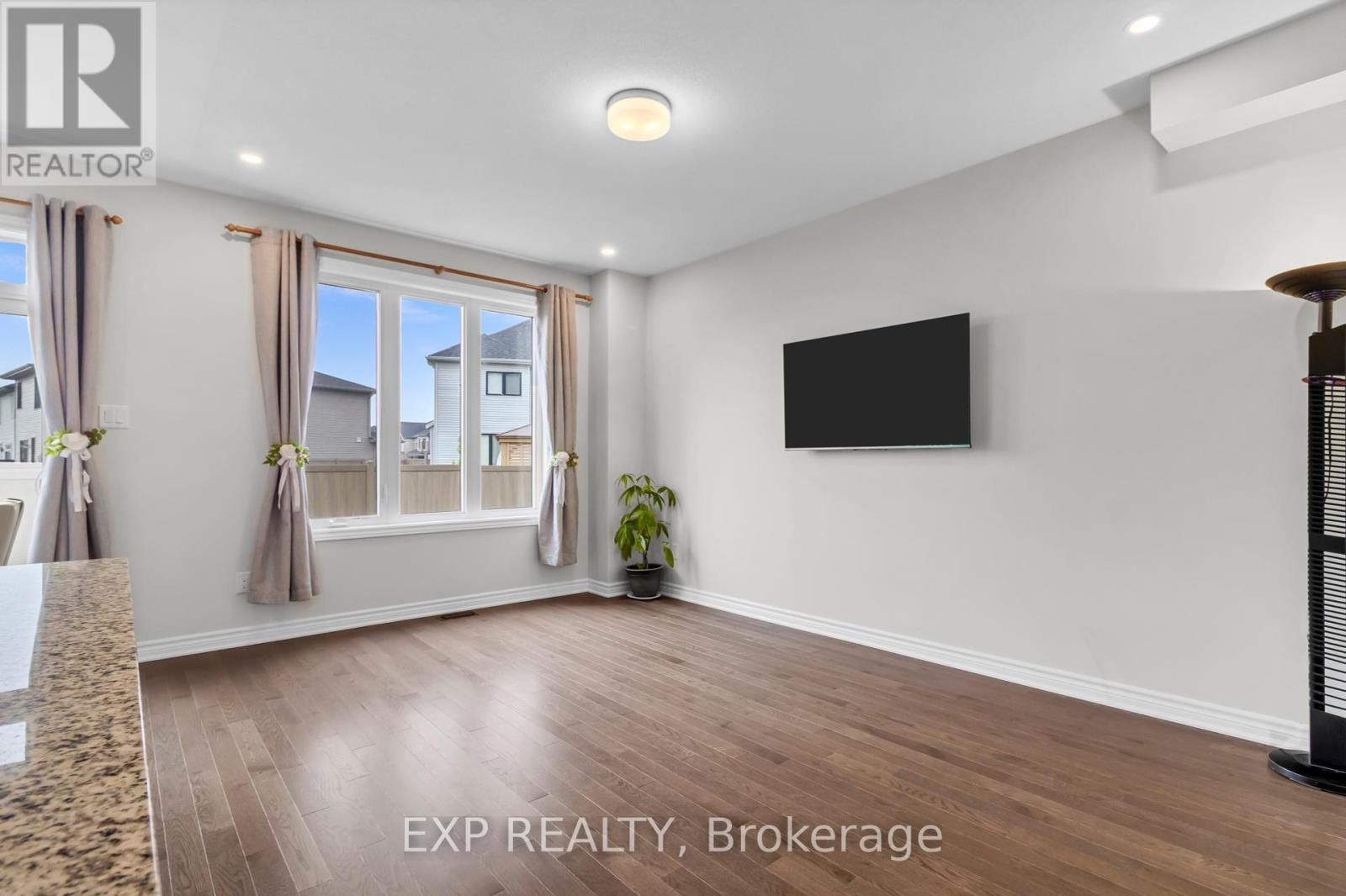












560 FLAGSTAFF DRIVE

,
Ottawa,




Ontario
K2J6W1

