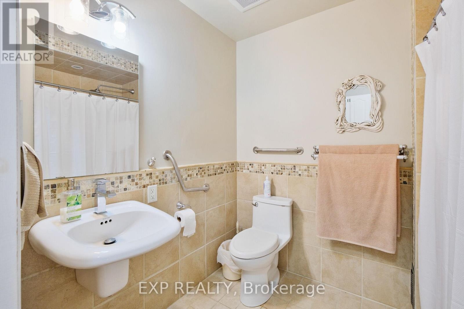 












1376 MACDONALD ROAD

,
Russell,




Ontario
K4R0K1

