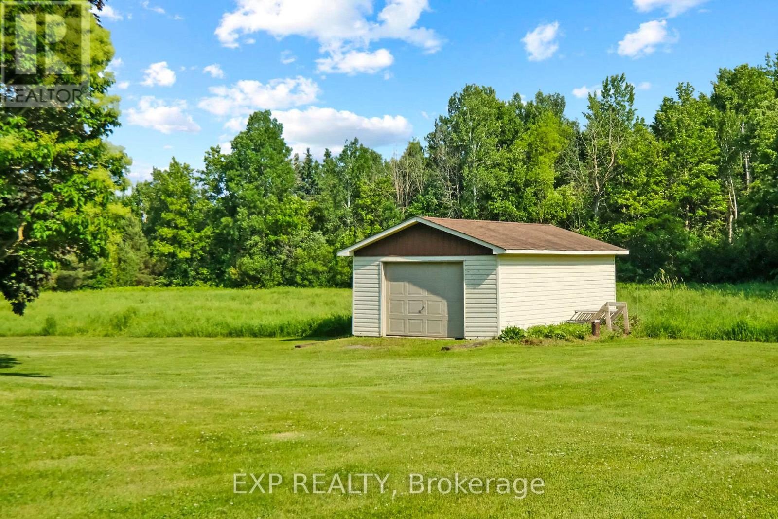 












1376 MACDONALD ROAD

,
Russell,




Ontario
K4R0K1

