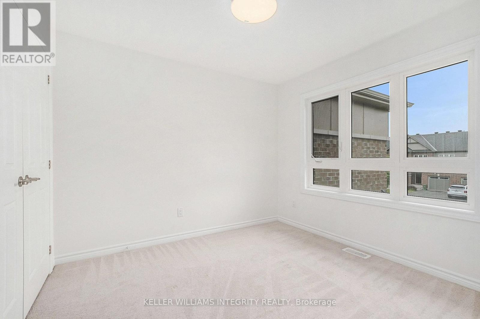 












305 LIPIZZANER STREET

,
Ottawa,




Ontario
K2S0X8

