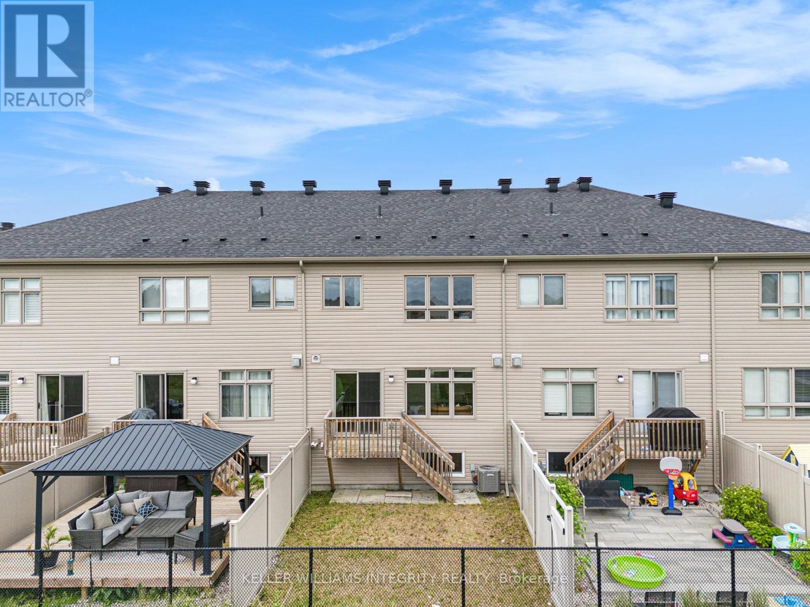 












305 LIPIZZANER STREET

,
Ottawa,




Ontario
K2S0X8

