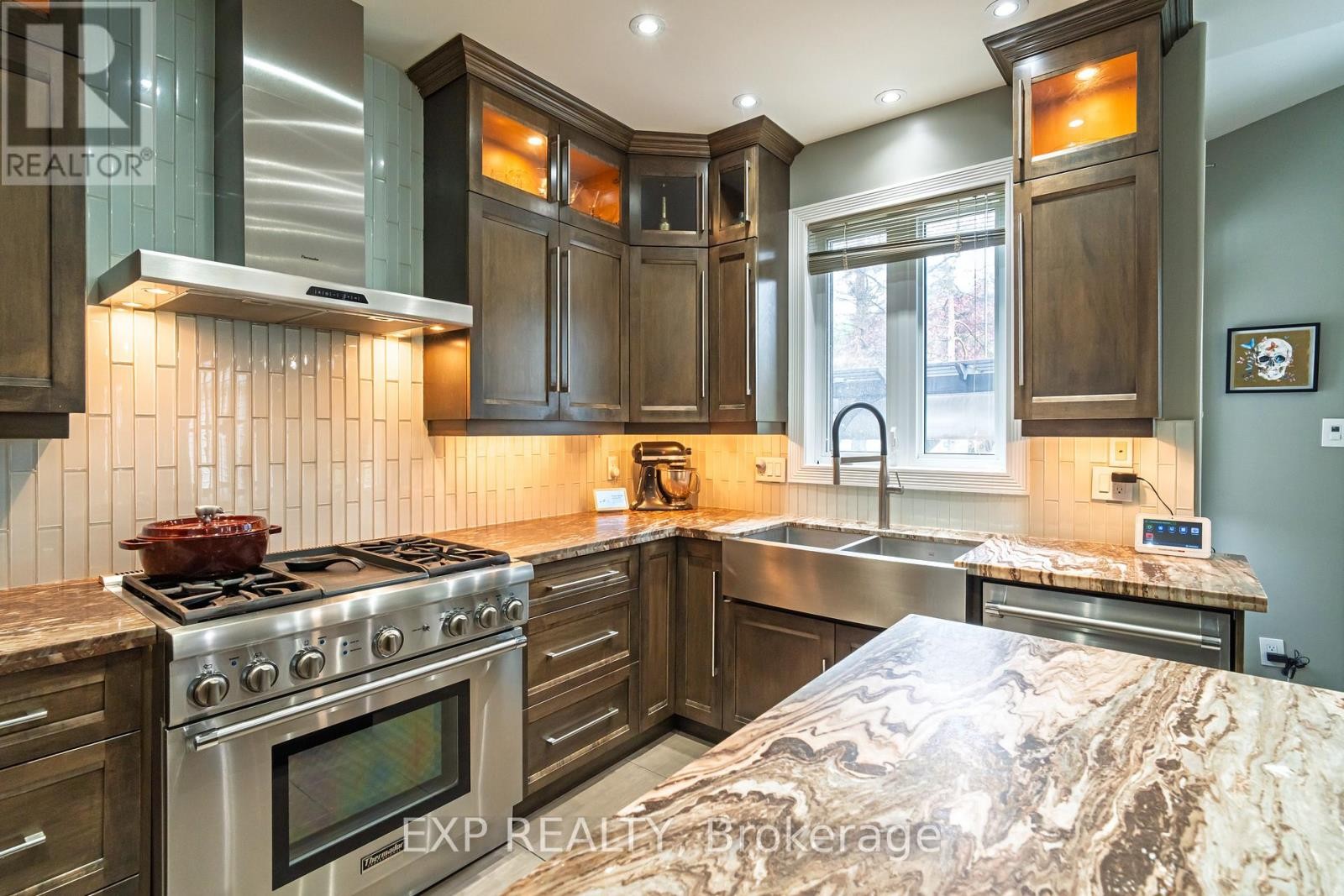 












1466 RHEA PLACE

,
Ottawa,




Ontario
K1V1H1

