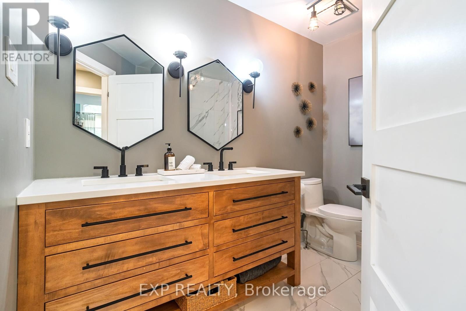 












1466 RHEA PLACE

,
Ottawa,




Ontario
K1V1H1

