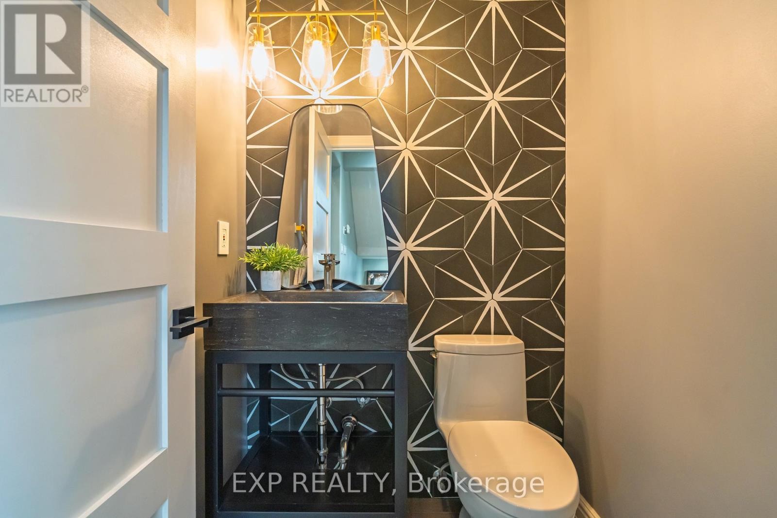 












1466 RHEA PLACE

,
Ottawa,




Ontario
K1V1H1

