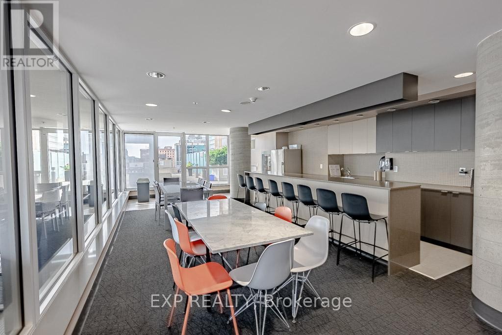 












2101 - 324 LAURIER AVENUE W

,
Ottawa,




Ontario
K1P0A4

