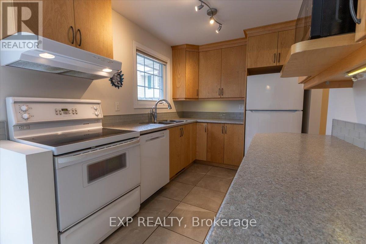 












422 KINTYRE PRIVATE

,
Ottawa,




Ontario
K2C3M7


