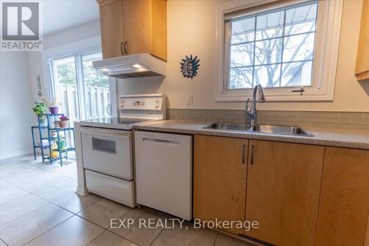 












422 KINTYRE PRIVATE

,
Ottawa,




Ontario
K2C3M7

