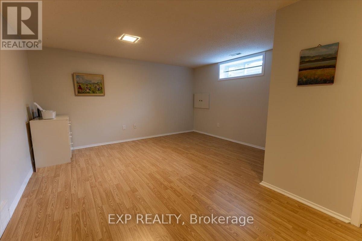 












422 KINTYRE PRIVATE

,
Ottawa,




Ontario
K2C3M7

