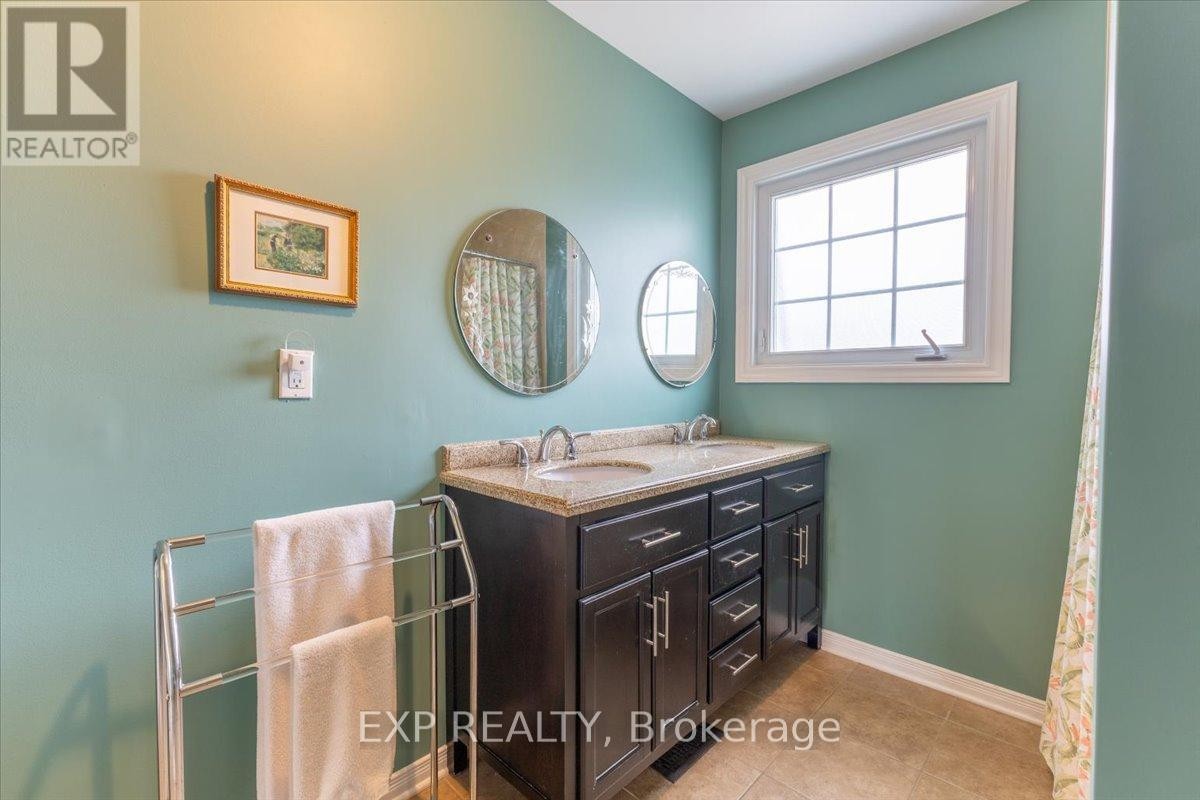 












422 KINTYRE PRIVATE

,
Ottawa,




Ontario
K2C3M7

